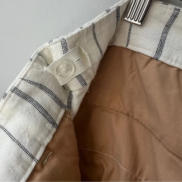 Old Navy Extra High-Waisted Taylor Trouser
Shorts XL - Picture 10 of 10